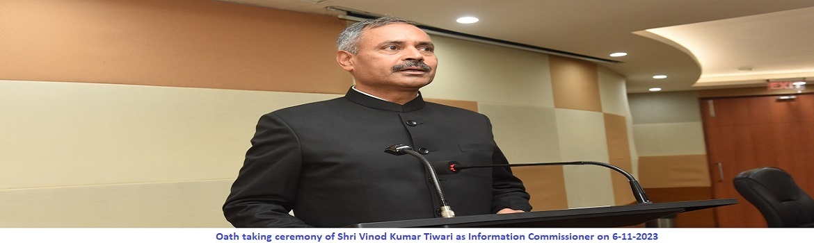 Shri Vinod Kumar Tiwari taking oath as Information Commissioner in CIC on 06-11-2023
