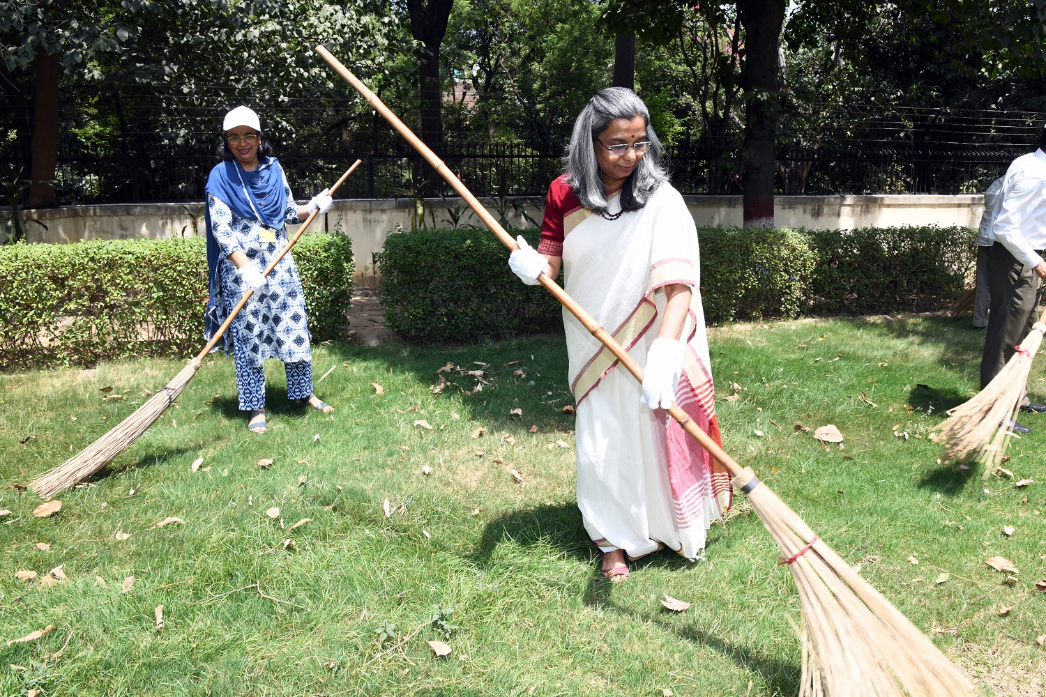 sec madam and add sec madam participated in sharmdaan during swachhata pakhwada 