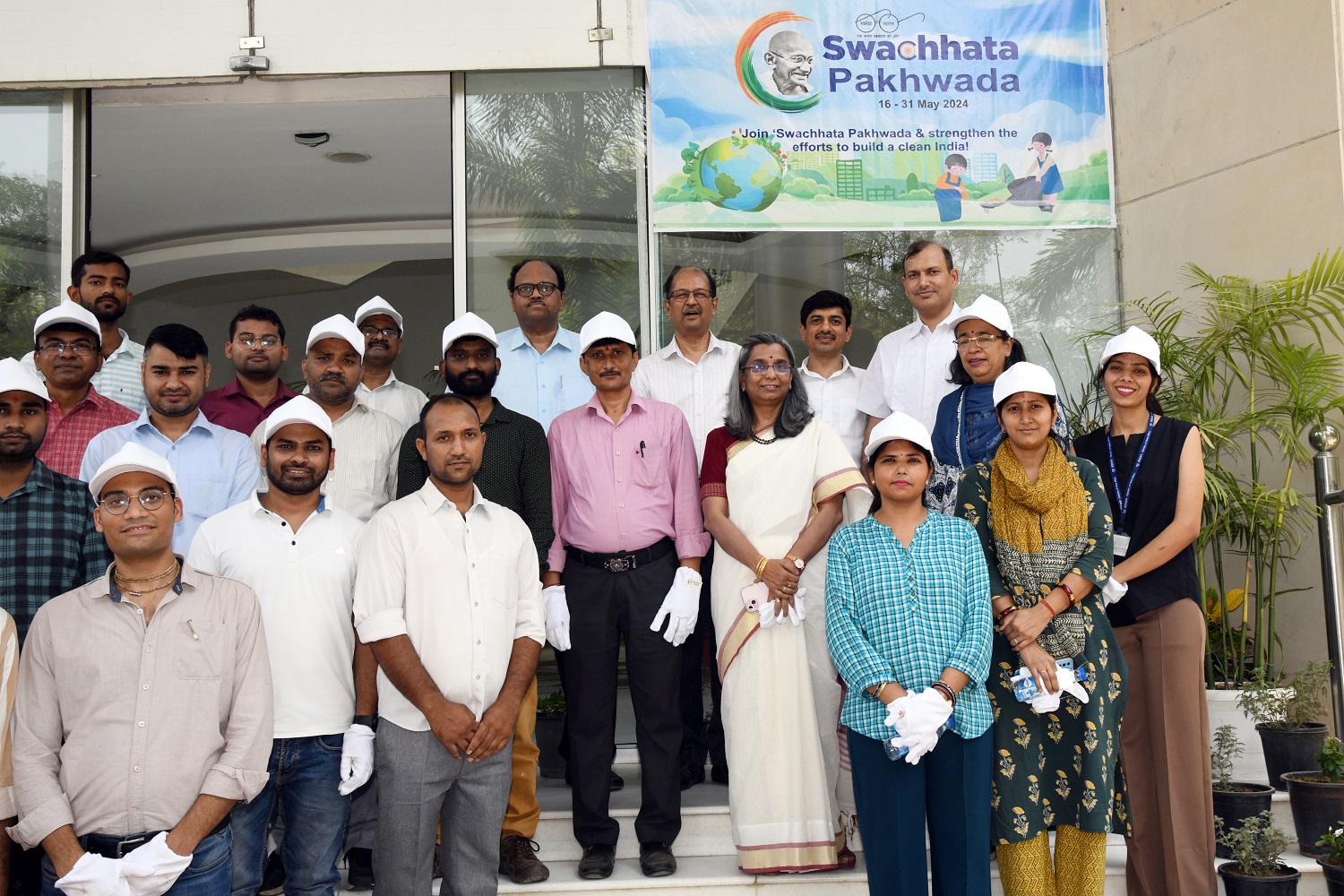 Active participation of staff’s of cic along with secretary madam during Swachhata Pakhwada 