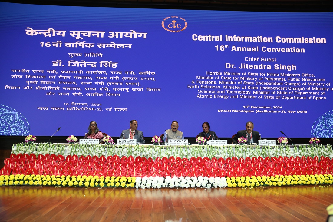 hon’ble minister of state Dr. Jitender singh along with Chief IC, ICs and Sec CIC addressing the audience at 16th annual convention. 